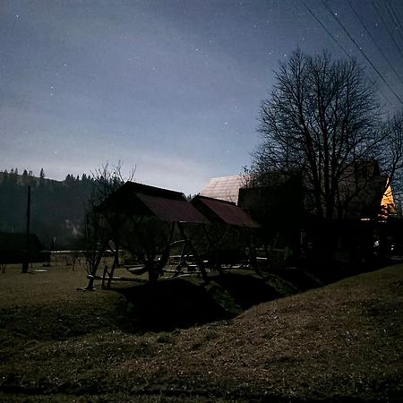 ホテル Gostynna Rodyna イズキ エクステリア 写真